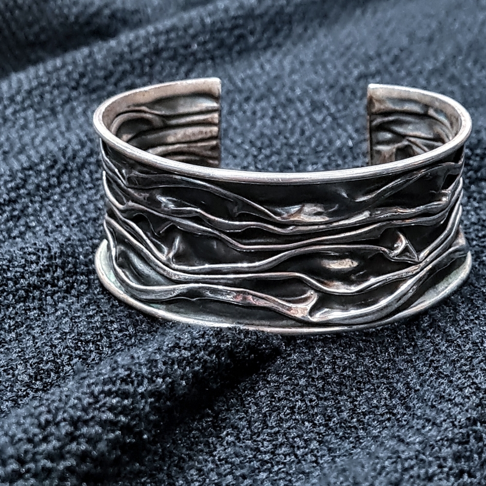 Women's 'SILVER SECRETS' Gorgeous oxidised sterling silver cuff - EUC - Picture 1 of 2